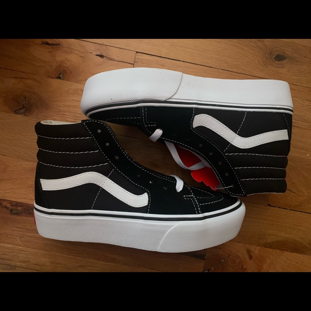Black Sk8-Hi Vans